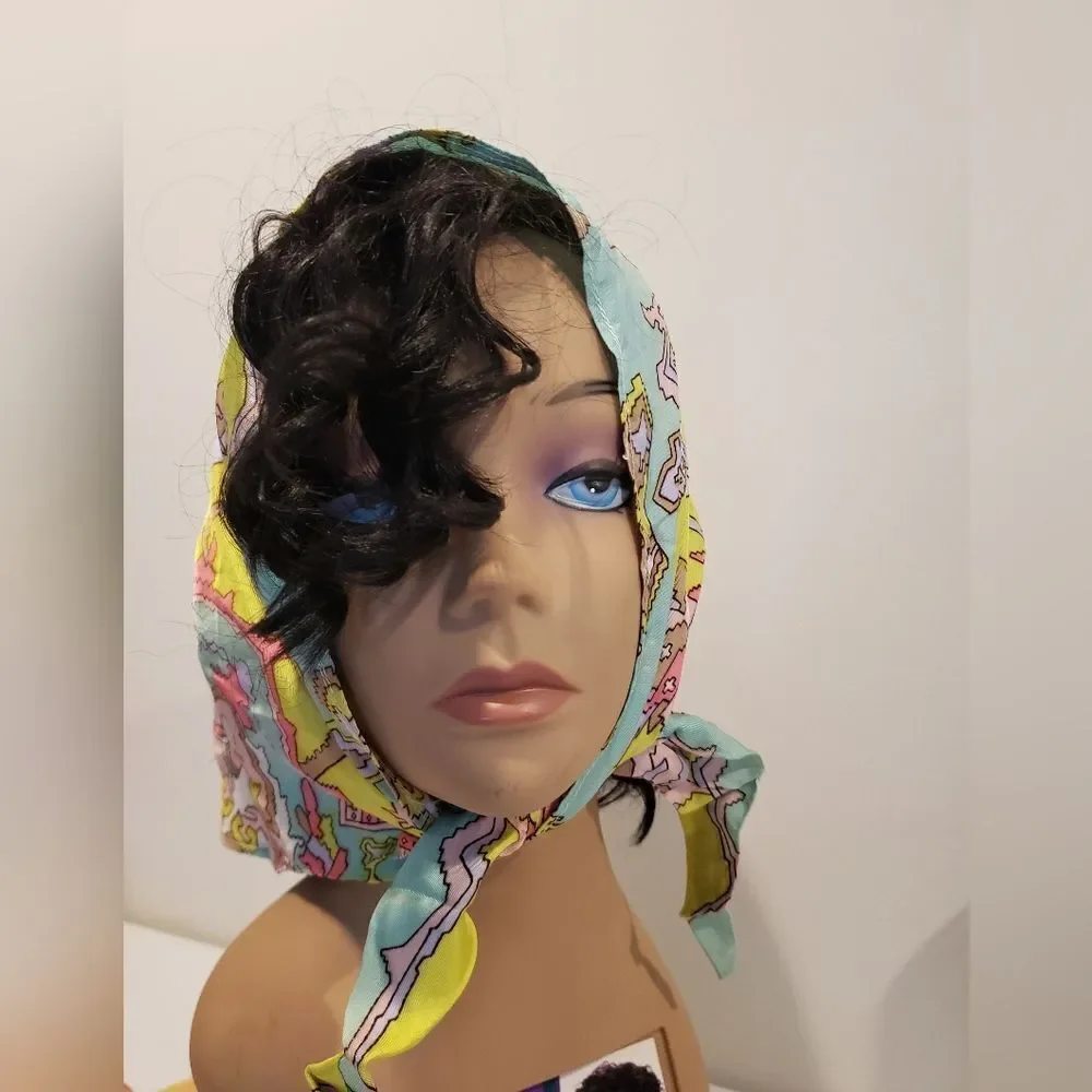 ❌SOLD❌Colorful Triangular Headscarf - Picture 2 of 6